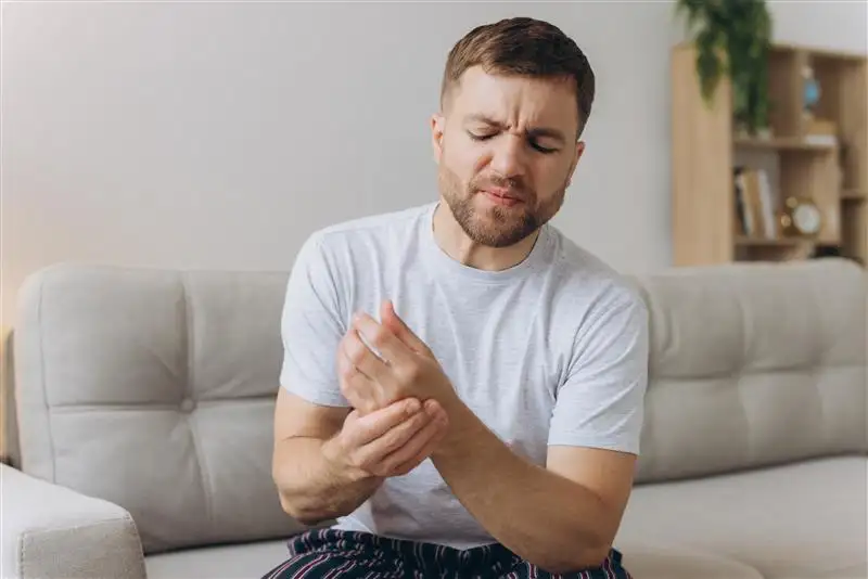Symptomatic hand osteoarthritis