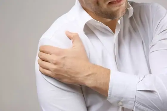 біль у плечі